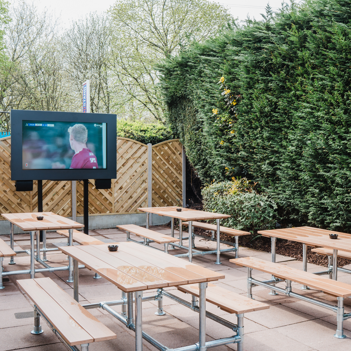 STADIUM-SIZED SCREEN